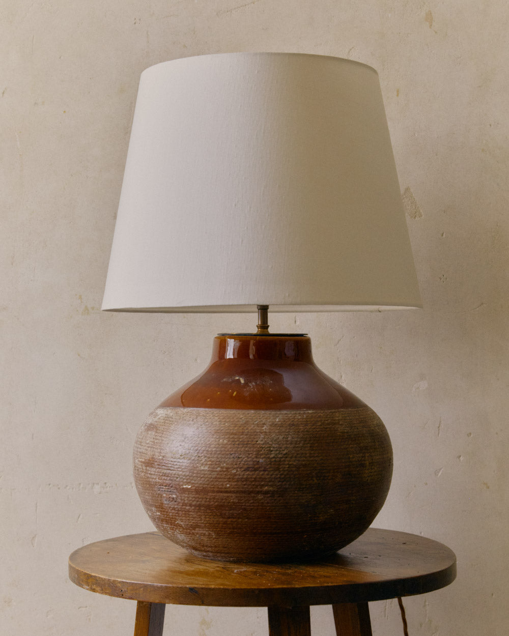 Large Brown Glazed Lamp with Rope Detailing image 0