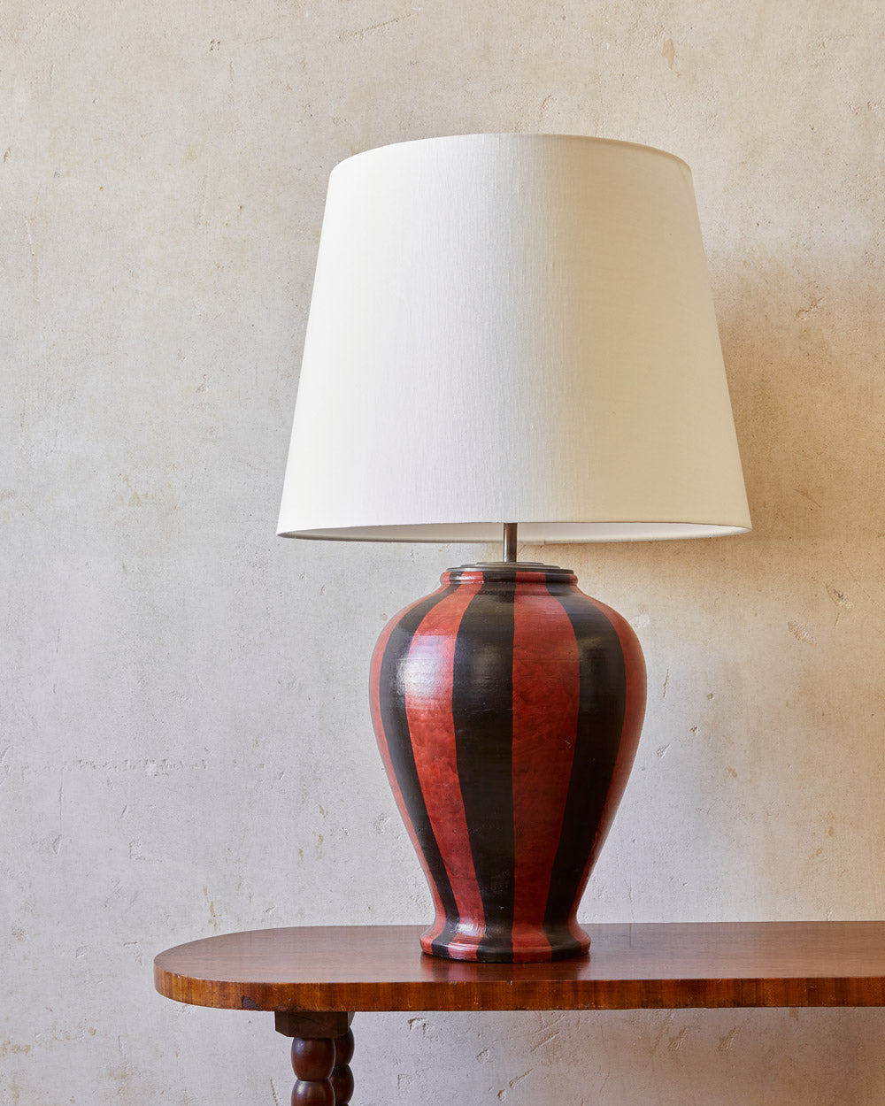 Pair of Italian red and black lamps image 0