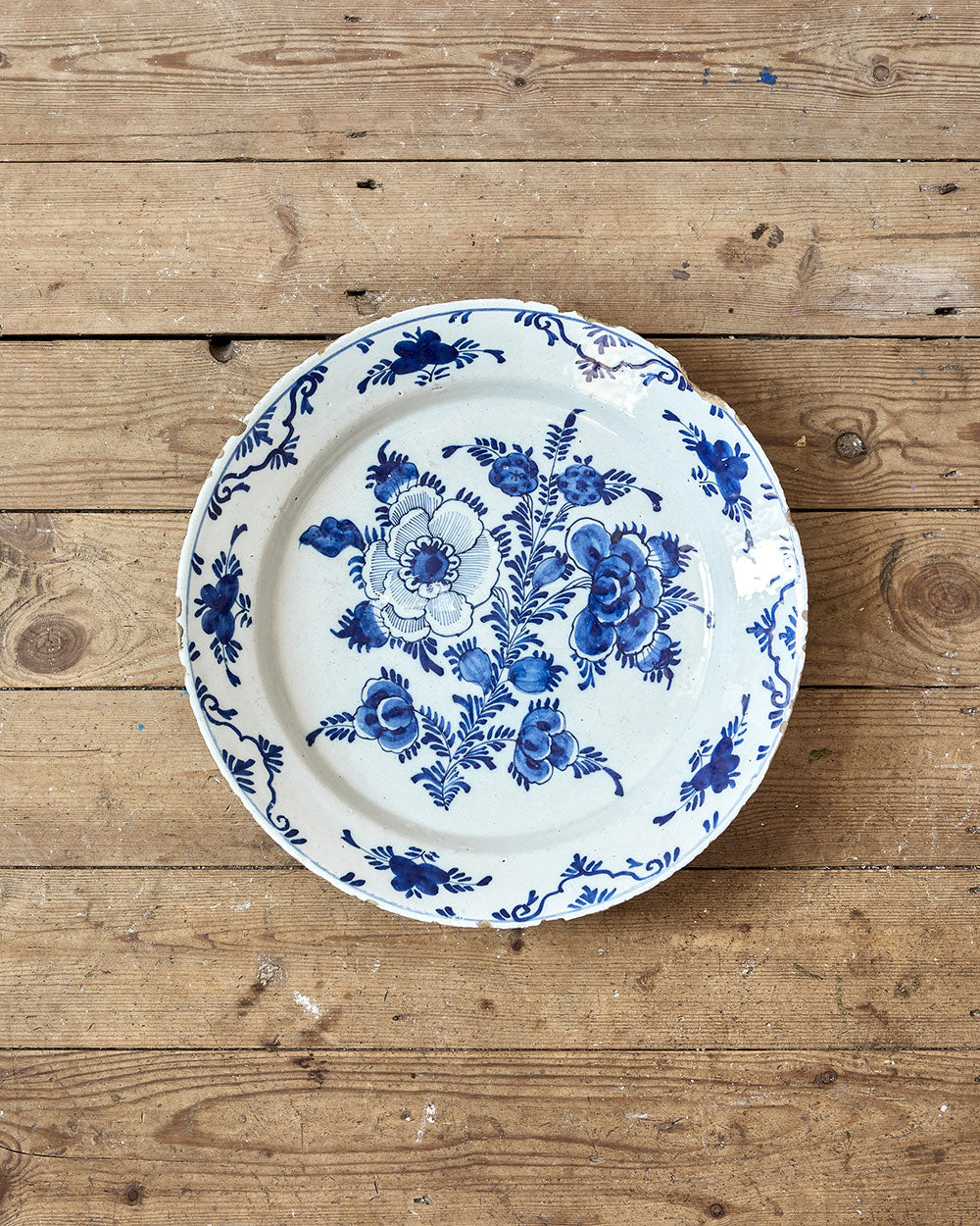 Delft Plate with delicate floral detail image 0